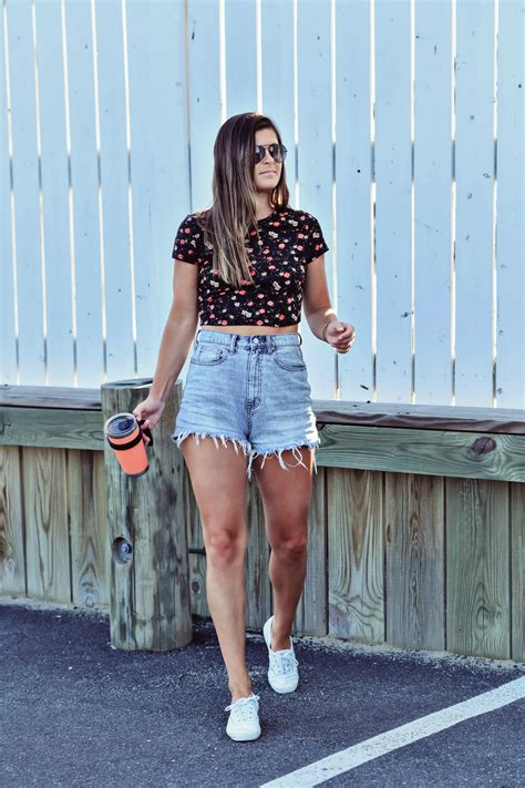 high waisted denim shorts outfit.